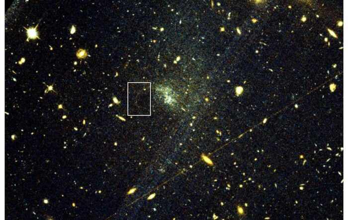 Редкая экзогалактическая звездная струя раскрывает тайны темной материи